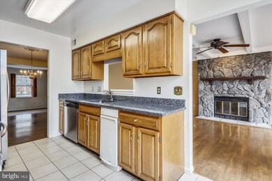 10927 Brewer House Rd, Rockville, MD 20852 - photo 4