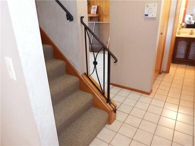 Entry/Foyer.