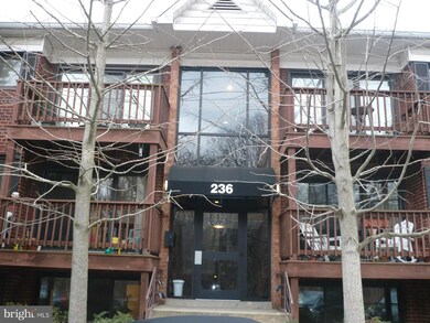 236 W Taylor Run Pkwy unit 9, Alexandria, VA 22314 - photo 2