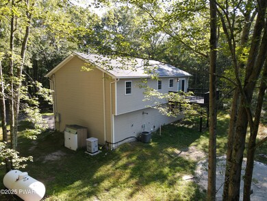 199 Lake Forest Dr, Dingmans Ferry, PA 18328 - photo 4