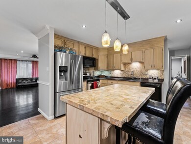 8518 Briarcroft Ln, Laurel, MD 20708 - photo 7