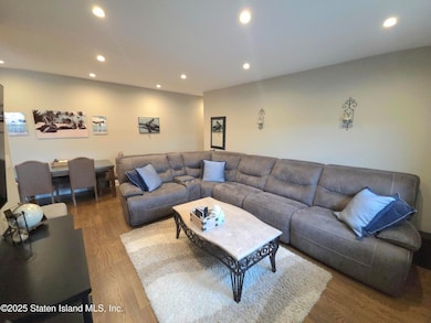 400 Maryland Ave unit 3d, Staten Island, NY 10305 - photo 3