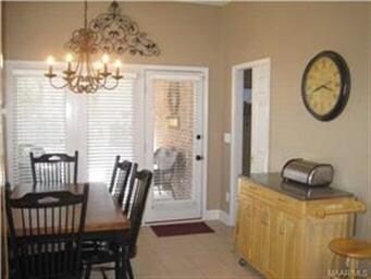 Looking from kitchen to breakfast area
