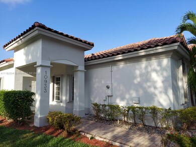 10933 NW 69th St, Doral, FL 33178 - photo 2