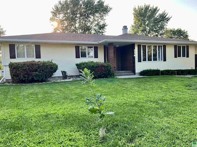 716 Meadow Ln, Storm Lake, IA 50588 - photo 2