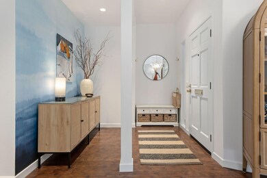 1-web-or-mls-01 - Foyer