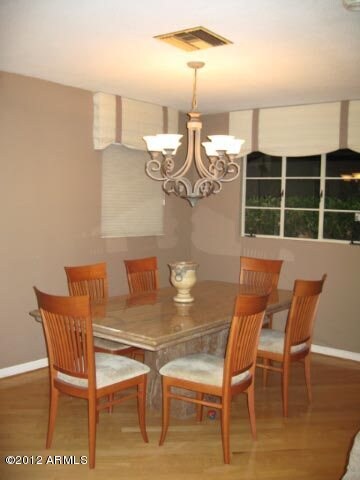 FORMAL DINING