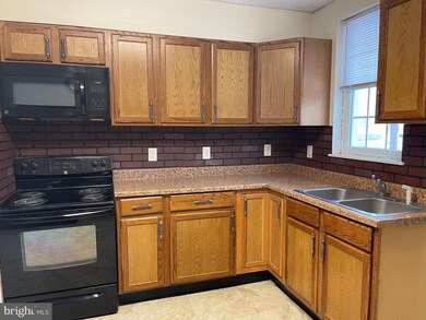172 S 2nd St unit REAR, Chambersburg, PA 17201 - photo 3
