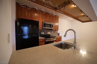 70 Eton Way unit 1670, Somerset, NJ 08873 - photo 5