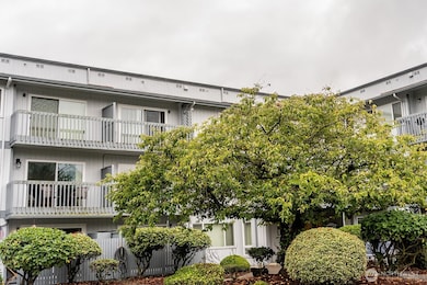 2005 Tibbetts Dr unit 305, Longview, WA 98632 - photo 3