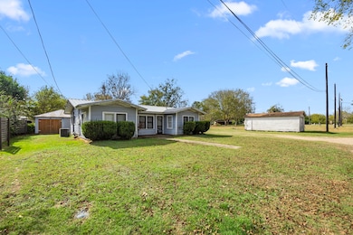 209 3rd Ave, Columbus, TX 78934 - photo 2