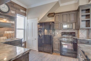 Beautiful Kitchen with Brand New Appliances