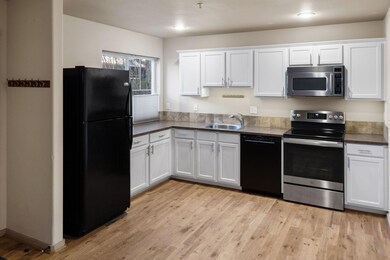 1945 NW Monterey Pines Dr unit 4, Bend, OR 97701 - photo 7