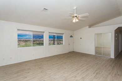 005_Living Room