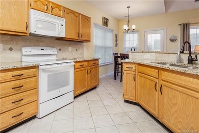 This kitchen has lots of space!  Fabulous NEW GRAN
