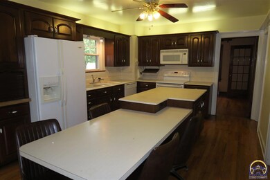 211 SW Greenwood Ave, Topeka, KS 66606 - photo 5