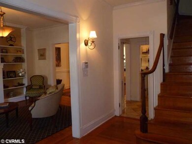 Foyer - The foyer leads you in and has handsome wo