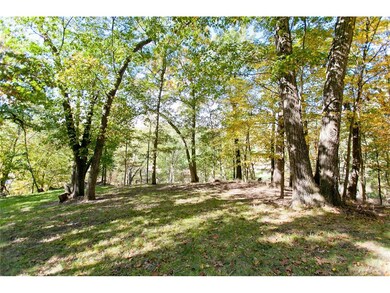 2570 Indian Hill Rd, Cedar Rapids, IA 52403 - photo 2