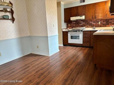 8903 Lantana Dr, Louisville, KY 40229 - photo 5