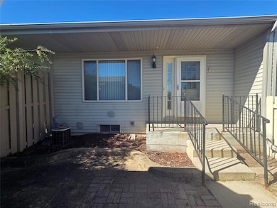 62310 Arlington Cir unit 4, South Lyon, MI 48178 - photo 2