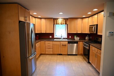 15 Hoyt Rd, Goffstown, NH 03045 - photo 3