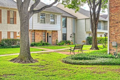 10210 Longmont Dr unit 44/6, Houston, TX 77042 - photo 2