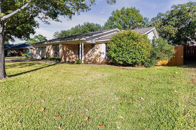 2808 Autumn Dr, Hurst, TX 76054 - photo 2