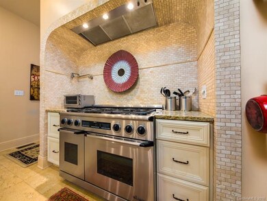 Dual fuel Dacor range with range ventilation and s