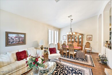 922 E Goldenrod-12