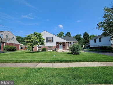 405 Sir Galahad Dr, Brookhaven, PA 19015 - photo 2