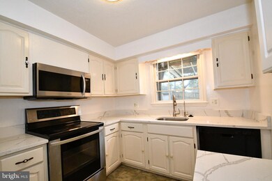 19107 Perry St, Triangle, VA 22172 - photo 7