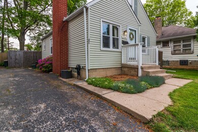 Front of Home W-Driveway