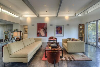 003_Living Room