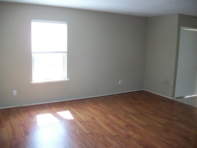 1011 Stoneleigh Ct, Tomball, TX 77375 - photo 3