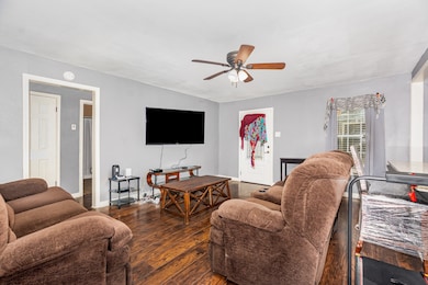 1642 Ash St, Grand Prairie, TX 75050 - photo 5