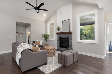 1619 N Bristol Ave-5