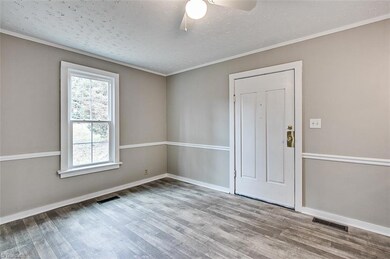 1047 Robbins St, Asheboro, NC 27203 - photo 2