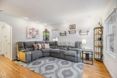 1033 Butternut Ave, Royal Oak, MI 48073 - photo 4