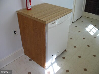 102 E Stewart Ave, Lansdowne, PA 19050 - photo 3