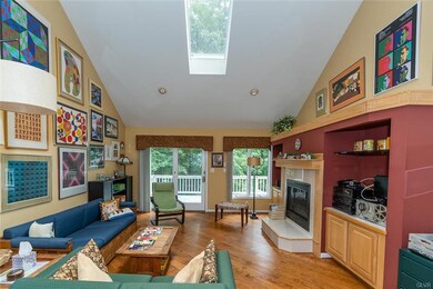 238 Kristin Ln, Allentown, PA 18104 - photo 6