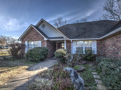 201 S Vann St, Pryor, OK 74361 - photo 4
