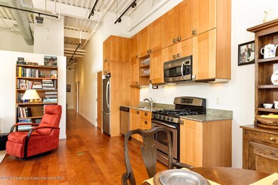 TriangleLoft236_WEB008