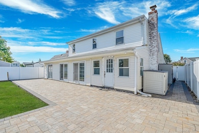 37 Chickadee Ln, Levittown, NY 11756 - photo 3