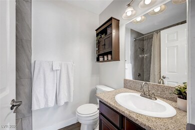 Primary Bathroom 2 with Shower/Tub Combo