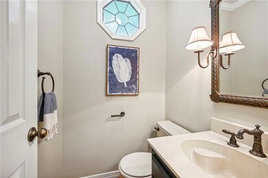 Main floor 1/2 bath