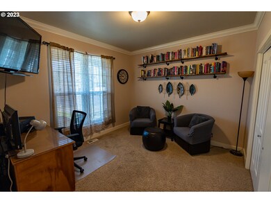 938 S 9th St, Harrisburg, OR 97446 - photo 5