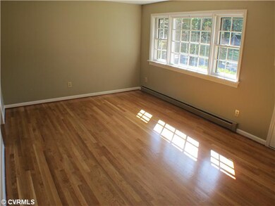 Living Room - Great natural lighting, refinished h