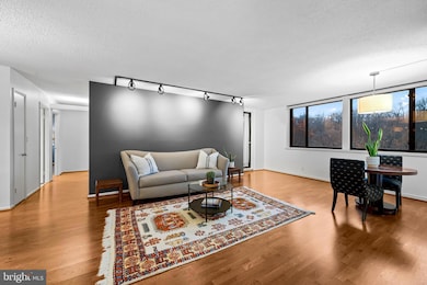 Harper House unit 1113, Baltimore, MD 21210 - photo 2