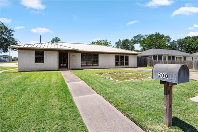 200 Baker Dr, Tomball, TX 77375 - photo 5