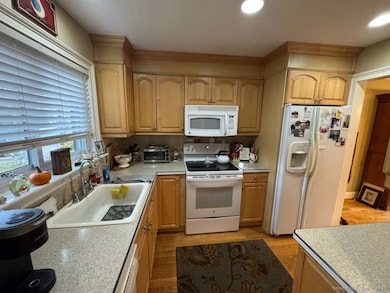 18 Greenbriar Dr unit A, Farmington, CT 06032 - photo 2